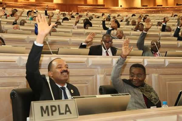 MPLA aprova lei das sondagens e inquéritos de opinião com votos contra da oposição