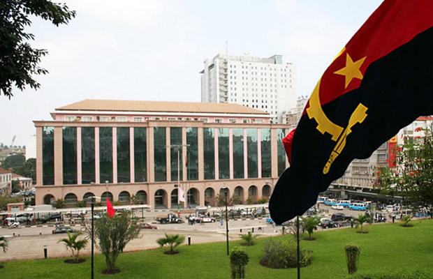 Economistas do BFA estimam recessão em Angola de até 1,4% este ano