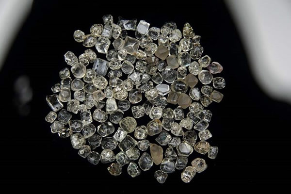 Angola armazenou mais de 1 milhão de quilates de diamantes até melhorar o preço