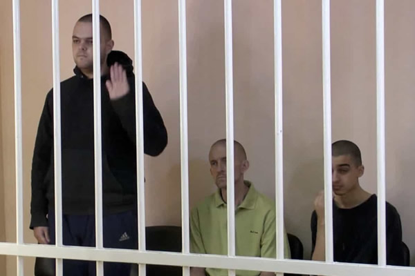 Militares britânicos e marroquino que lutaram pela Ucrânia condenados à morte na Ucrania
