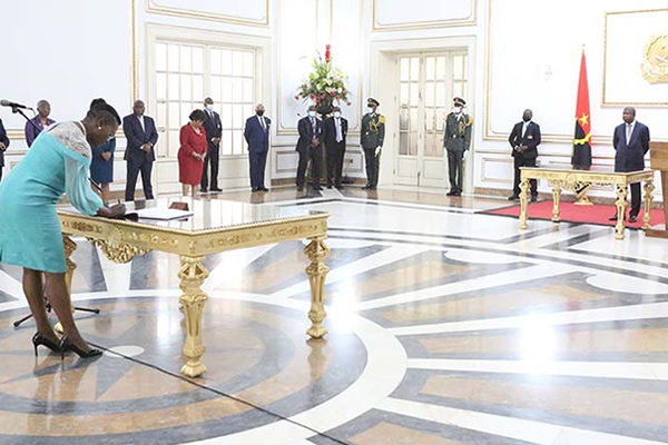 Presidente angolano nomeia 10 consultores de diversas áreas