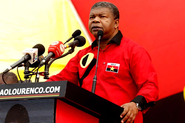 João Lourenço critica partidos que se fazem passar por defensores dos angolanos mas fazem o contrario