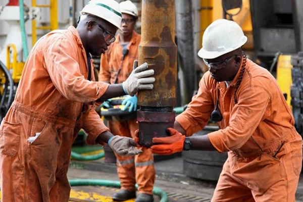 Angola com investimentos de 50 mil milhões de dólares no setor petrolífero nos últimos cinco anos