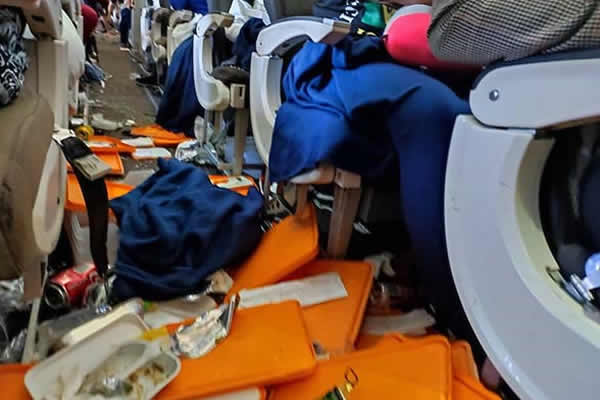 Dez feridos ligeiros em turbulência severa num voo da TAAG Luanda-Lisboa